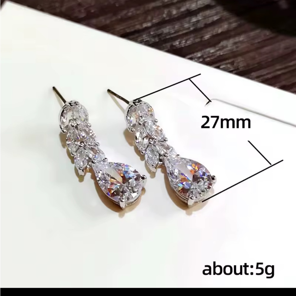 Dazzling Silver Teardrop Earrings - Picture 6 of 6